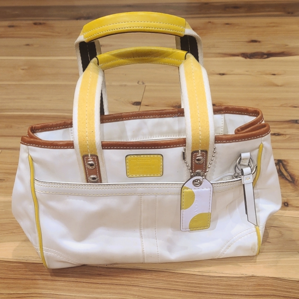 COACH white and yellow, small size purse